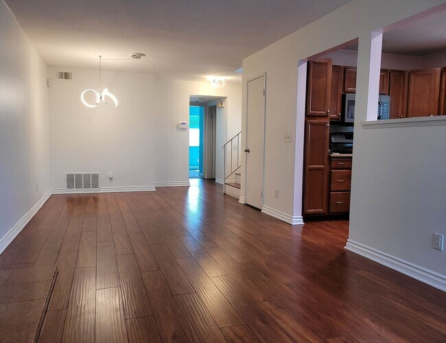 Building Photo - Great Encanto Location - three bedroom, th...