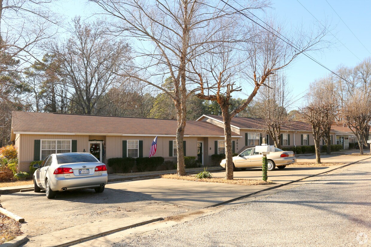 Primary Photo - Ruthwood Apartments