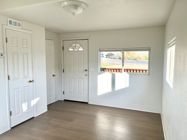 Building Photo - 272 E 200 S