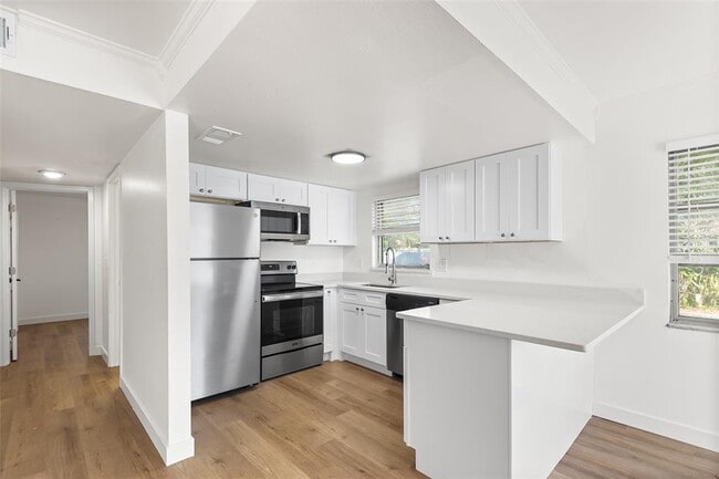 Building Photo - 555 62nd St S