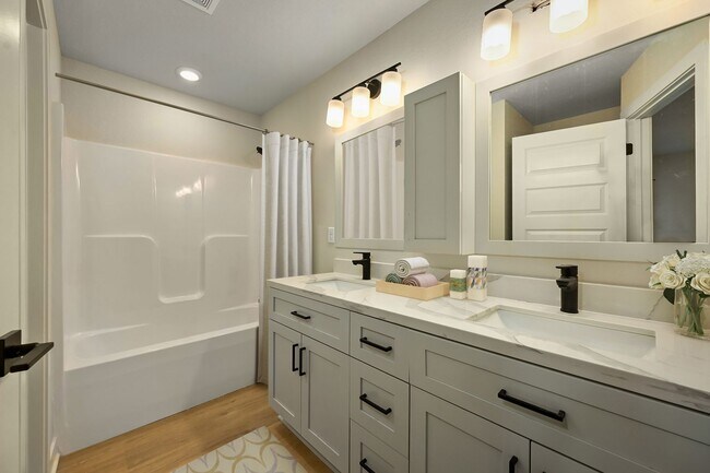 Foto del edificio - Brand New 2-Bedroom Townhome