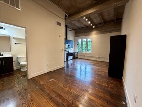 Building Photo - 4411 Dallas St