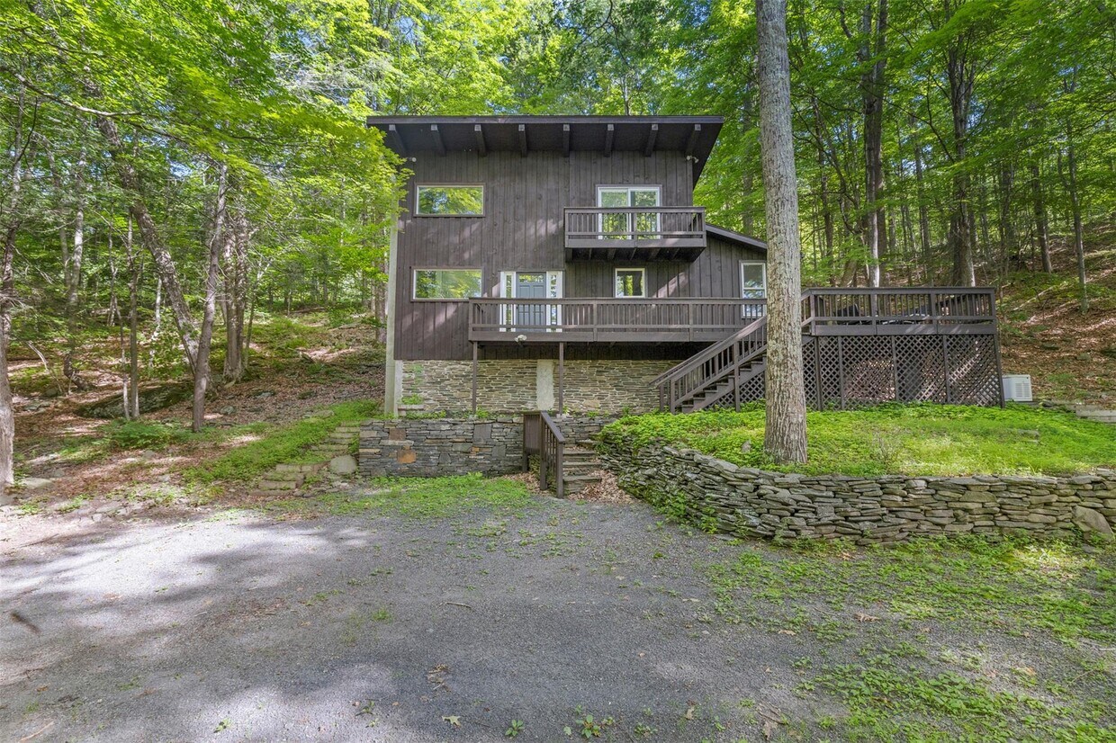 Primary Photo - 273 Grog Kill Rd