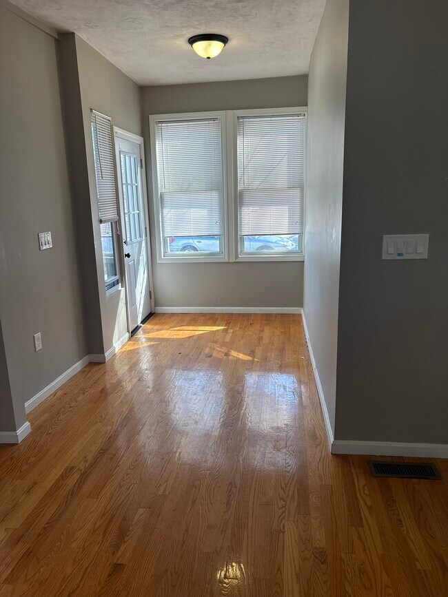 Foto del edificio - 18 Upham St