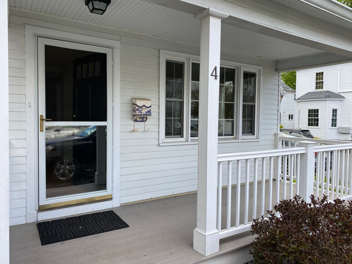 4 Temple Plz Unit 4, Andover, MA 01810 Condo for Rent in Andover, MA