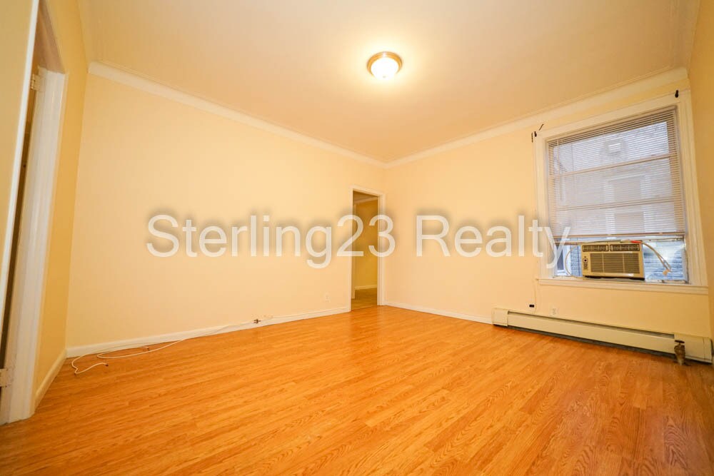 2208 37th St Unit 2, Queens, NY 11105 2208 37th St Queens, NY