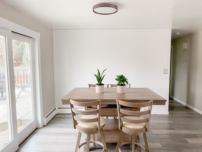 Building Photo - 825 Westwood Dr