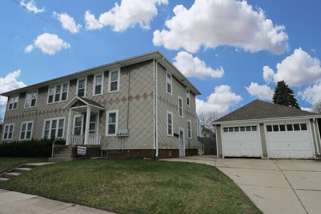 Foto del edificio - 1002 N. 13th St / 1302 Wisconsin Ave - 100...