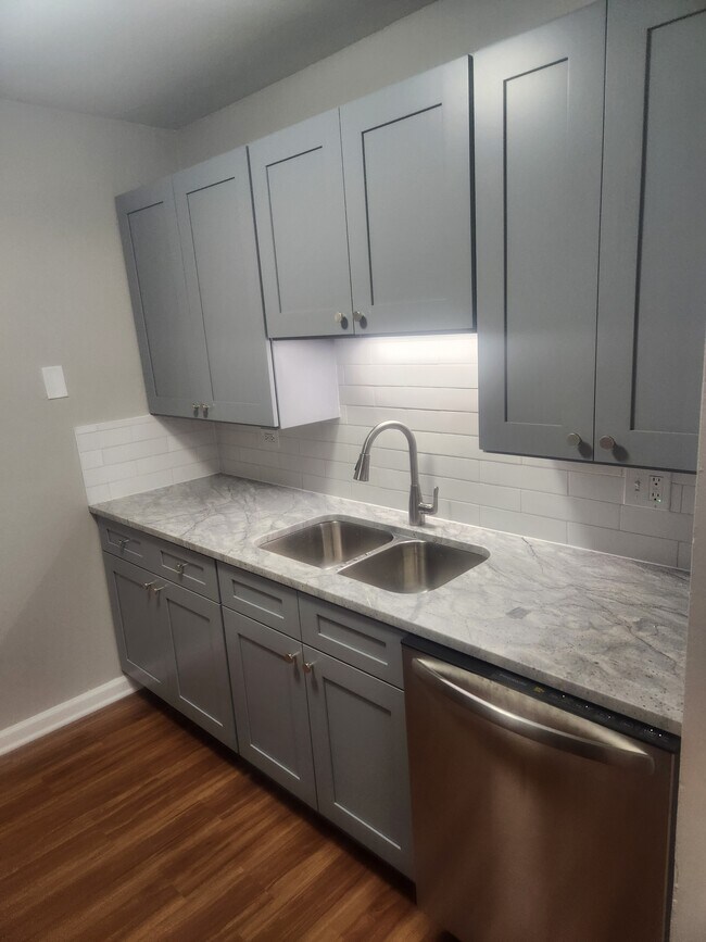 Foto del edificio - 226 Shorewood Dr