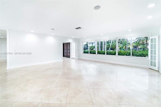 Building Photo - 9835 W Broadview Dr