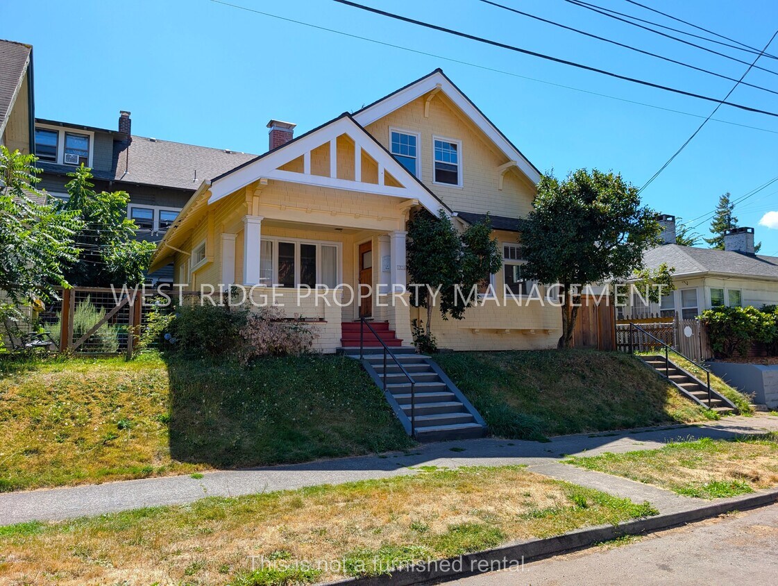 Primary Photo - 1526 NE Schuyler St
