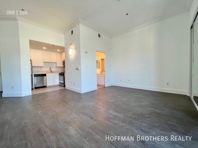Foto del edificio - 8811 Burton Way