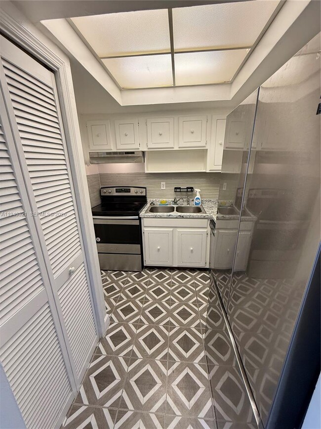 Building Photo - 1535 SE 15th St