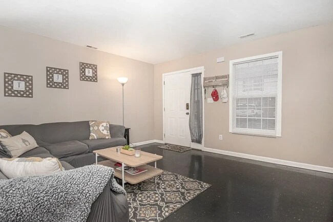Foto del edificio - 314 W Riley Dr