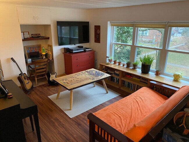 living room with study desk - 25 Sherman Ter
