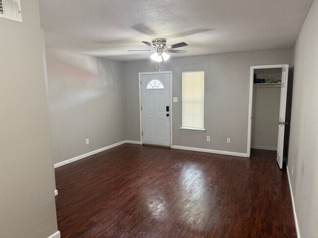 Foto del edificio - 357 NW Newton Dr