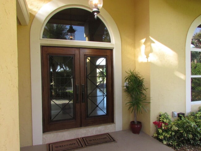 Building Photo - 923 Dogwood Dr