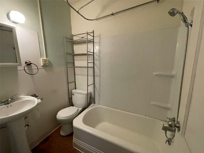 Foto del edificio - 2406 Peach St
