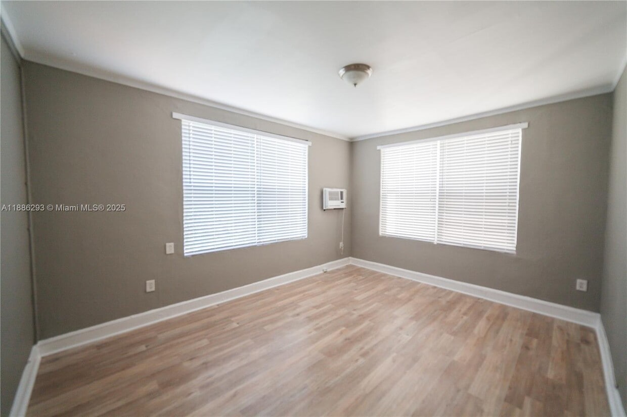 Primary Photo - 119 Menores Ave