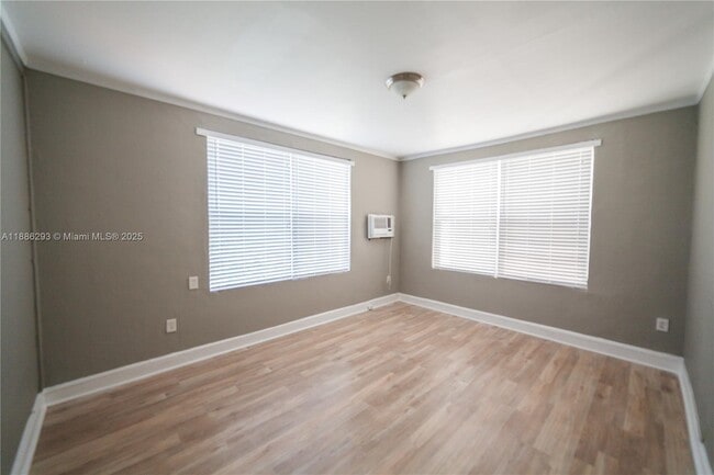 Building Photo - 119 Menores Ave