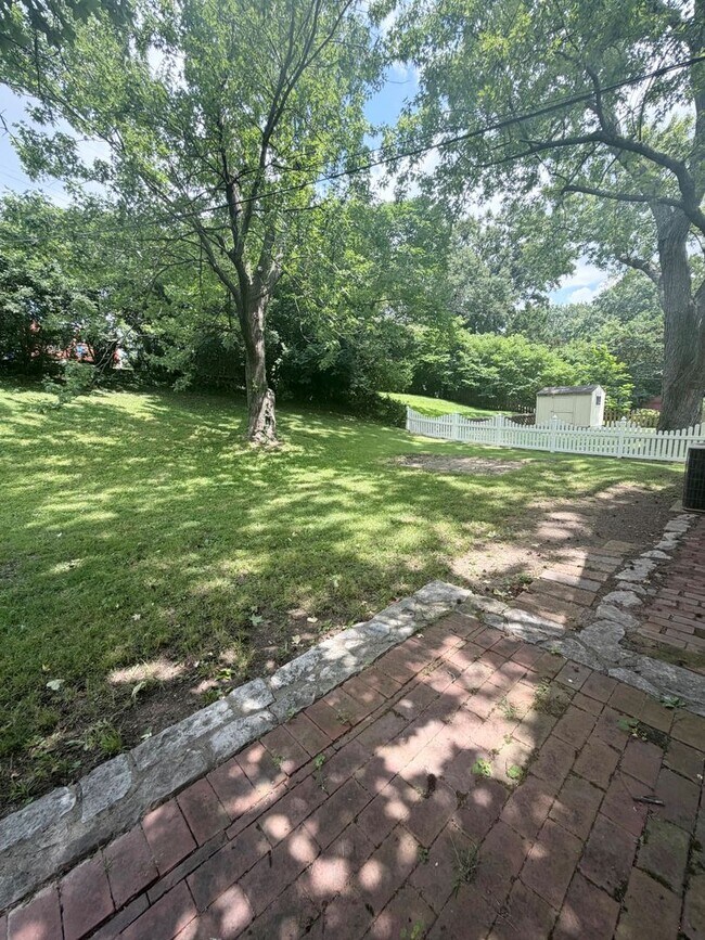 Foto del edificio - Crestwood Charm 3bd 2bth SFH