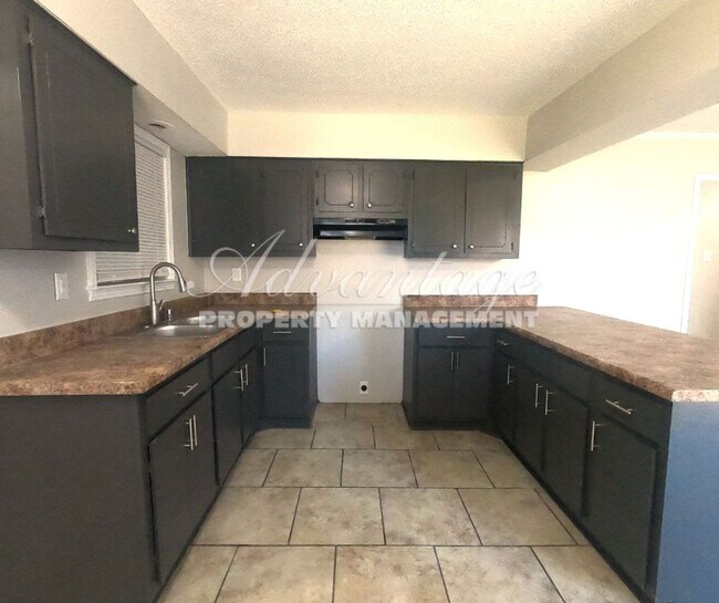 Building Photo - Newly Renovated Home In Raleigh - Open To ...