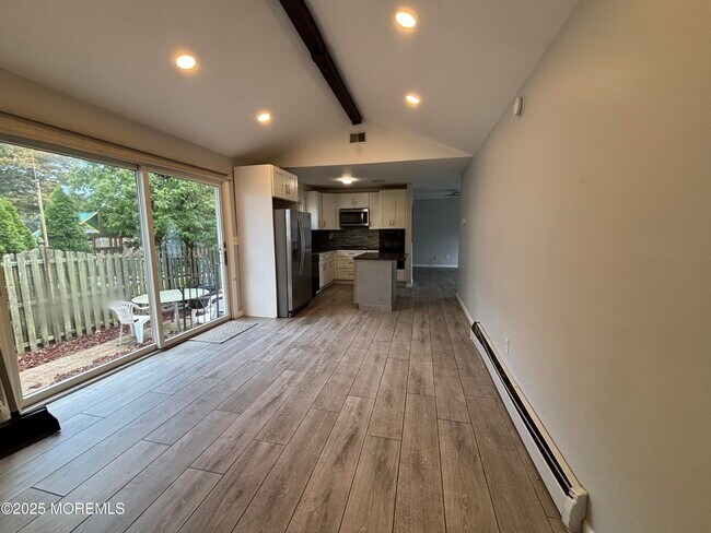 Foto del edificio - 217 Elmwood Rd