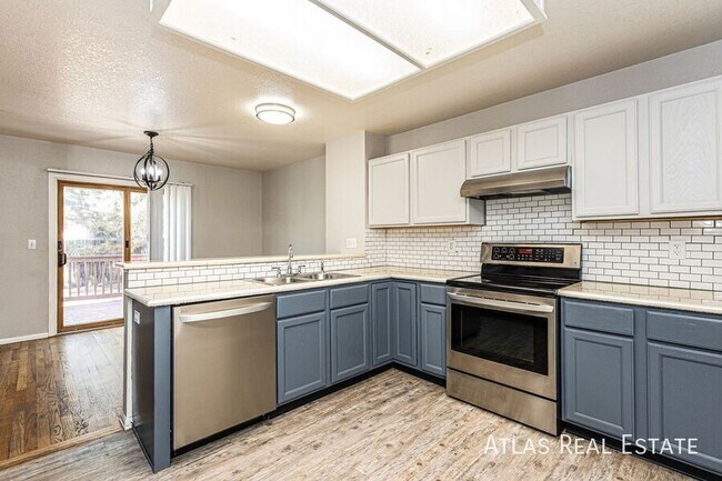 Foto del edificio - 5045 Sweetgrass Ln