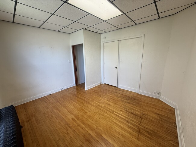 Building Photo - 807 Young St
