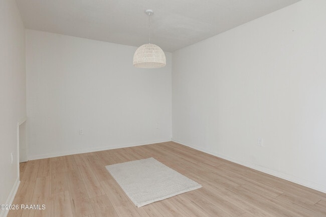 Foto del edificio - 121 Courtney Dr