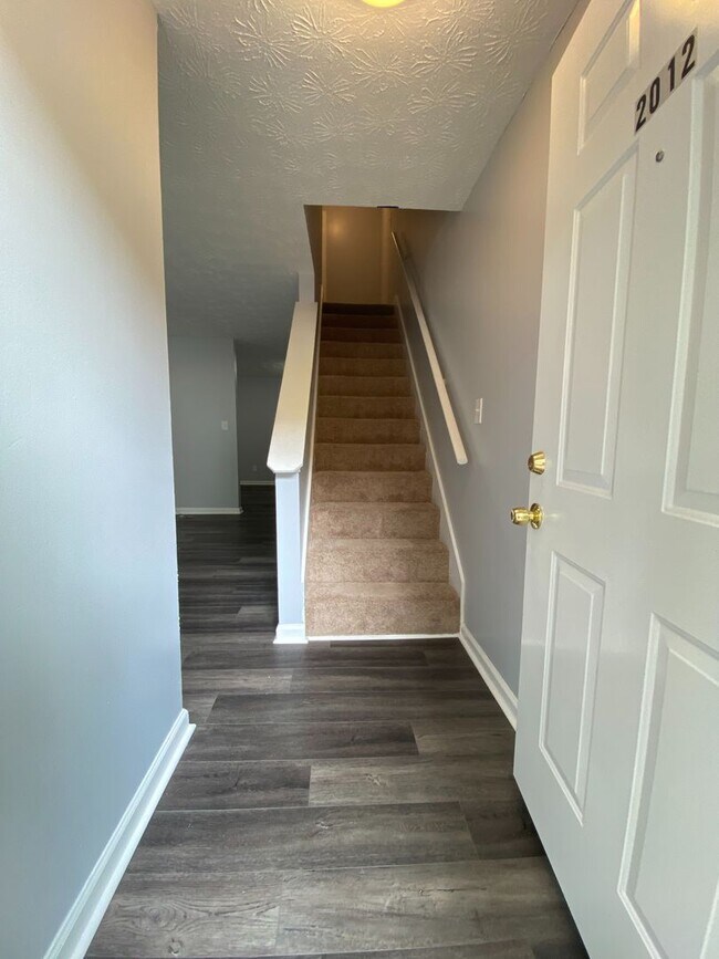 Building Photo - Oakwood Drive (Duplex - 2 Units)