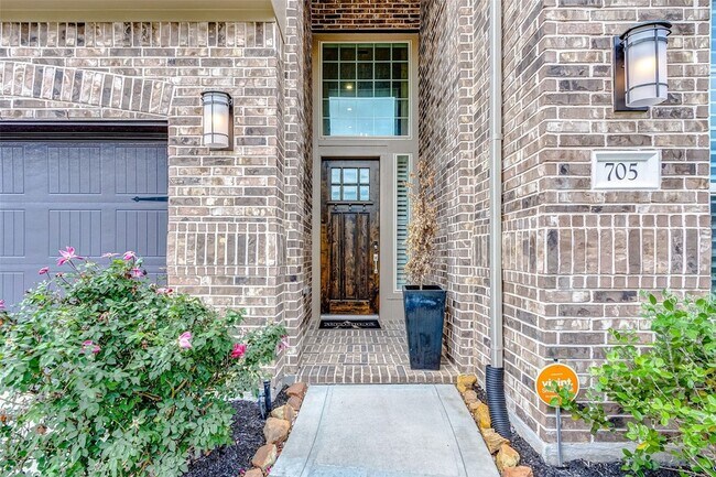 Foto del edificio - 705 Serenity View Ln