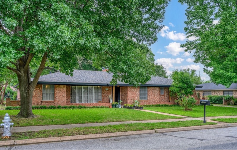 Primary Photo - 1805 Yarborough Dr