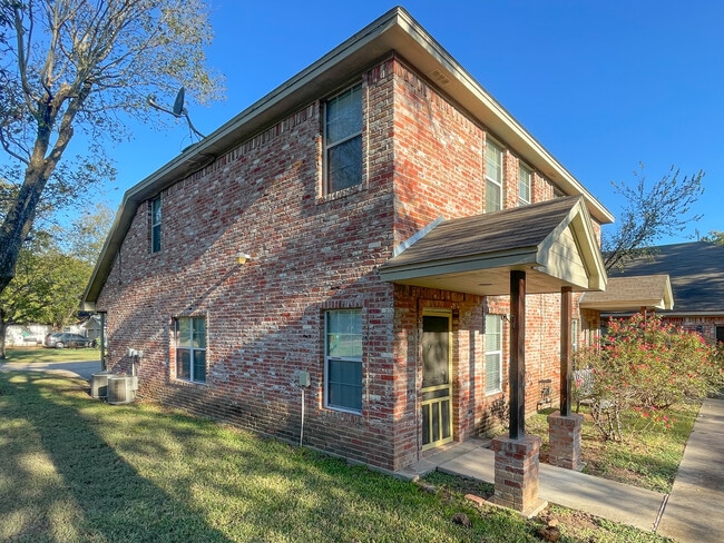 Building Photo - 506 3rd St