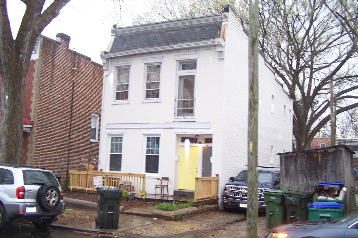 Primary Photo - 2 S Mulberry St
