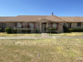 Building Photo - 6 E Creek Dr
