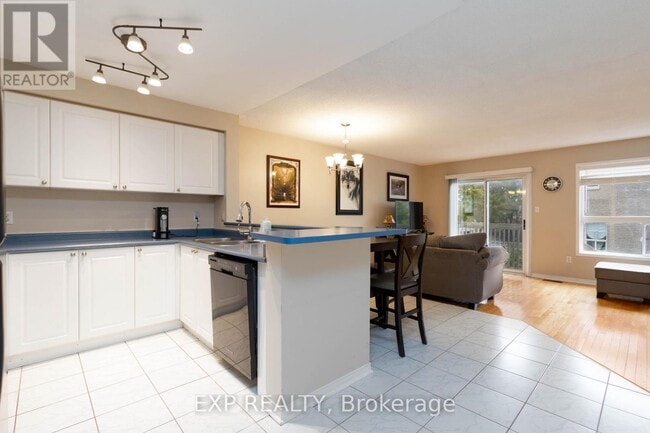 Building Photo - 537 Heddle Crescent
