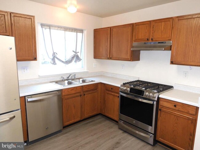 Foto del edificio - 8566 Kingsway Dr