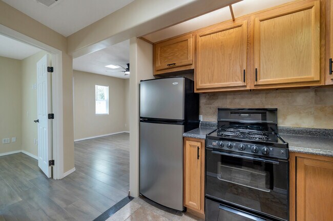 Building Photo - 5721 W Royal Palm Rd