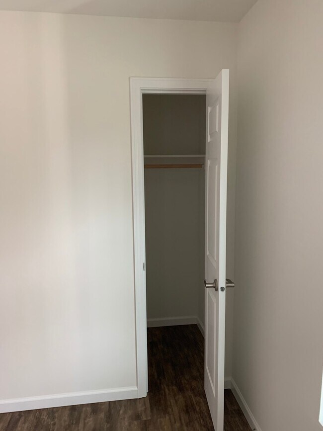 Building Photo - Century 21 Gold Rush - 2 bed/1 bath - 2184...