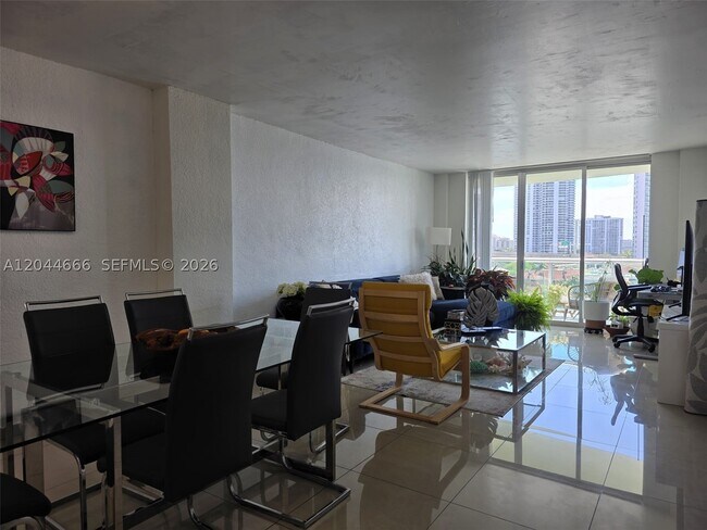 Foto del edificio - 19390 Collins Ave