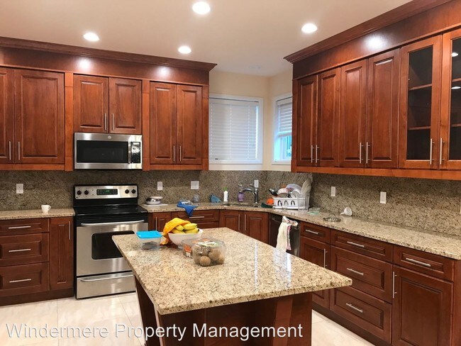 Foto del edificio - 5 br, 3.5 bath House - 4015 Kramer Ln