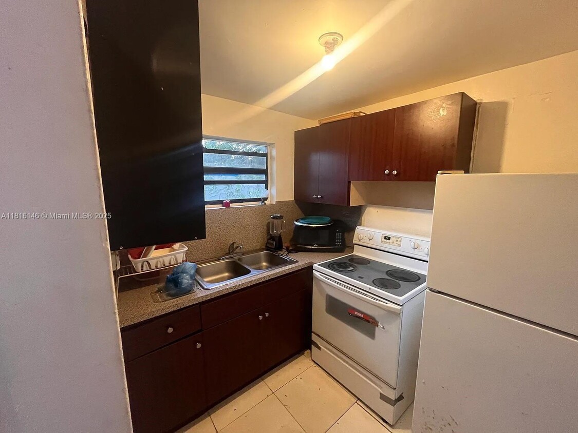 Foto del edificio - 430 NW 121st St