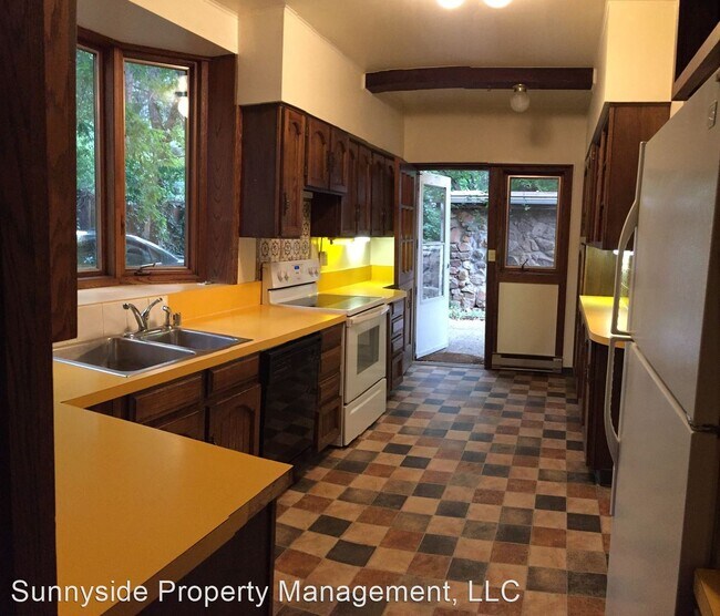 Building Photo - 4 br, 2 bath House - 740 University