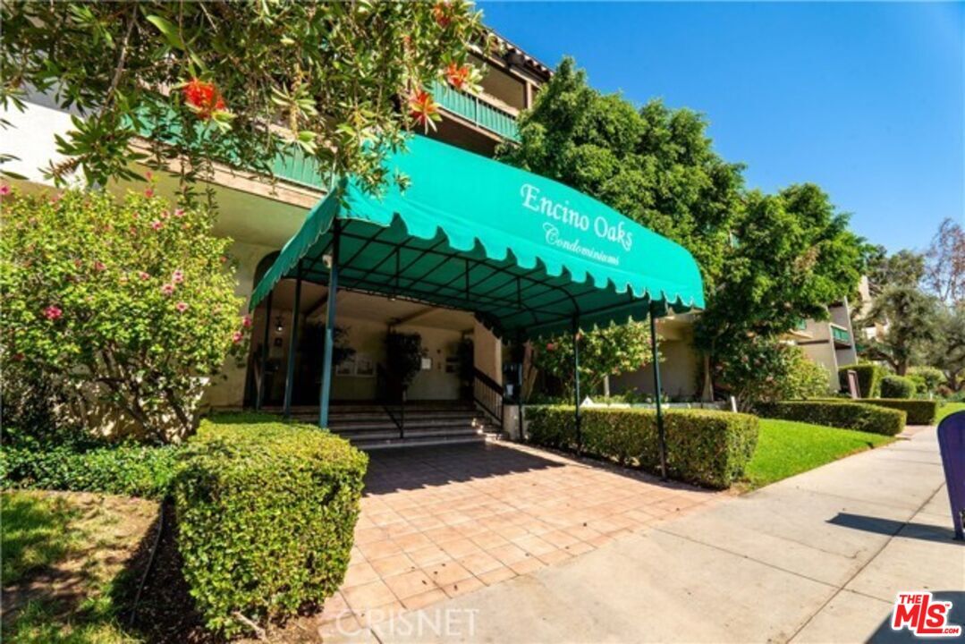 Foto principal - 5460 White Oak Ave