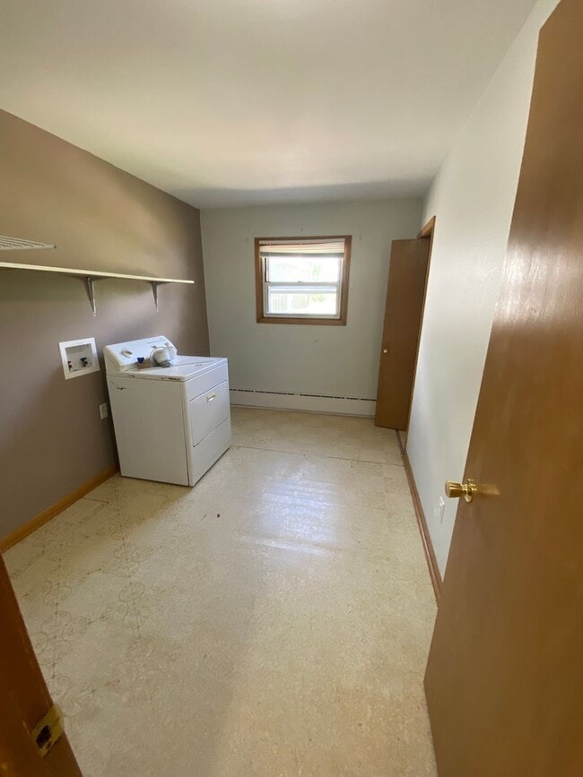 Building Photo - 106 8th St NW