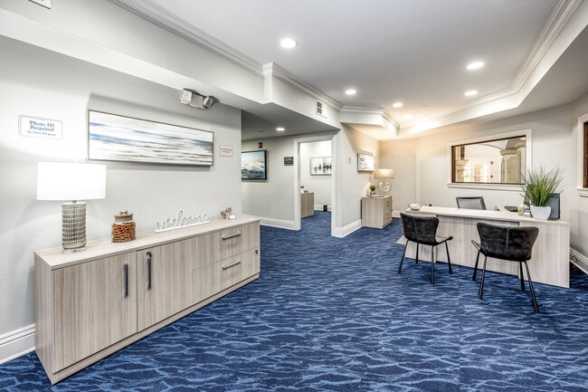 Building Photo - Casa Bella on Westshore