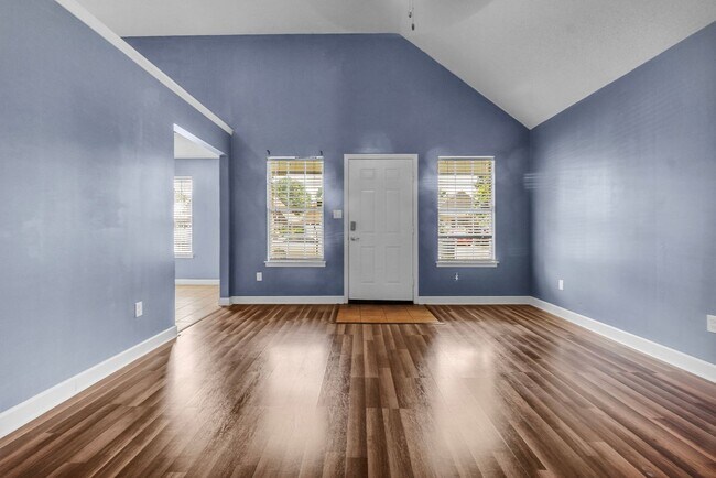 Foto del edificio - Beautiful 3 bedroom 2 bathroom home in Oli...