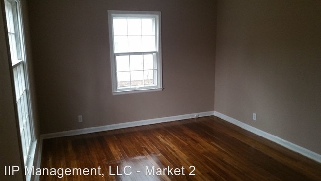 Building Photo - 873 Manitou Ave