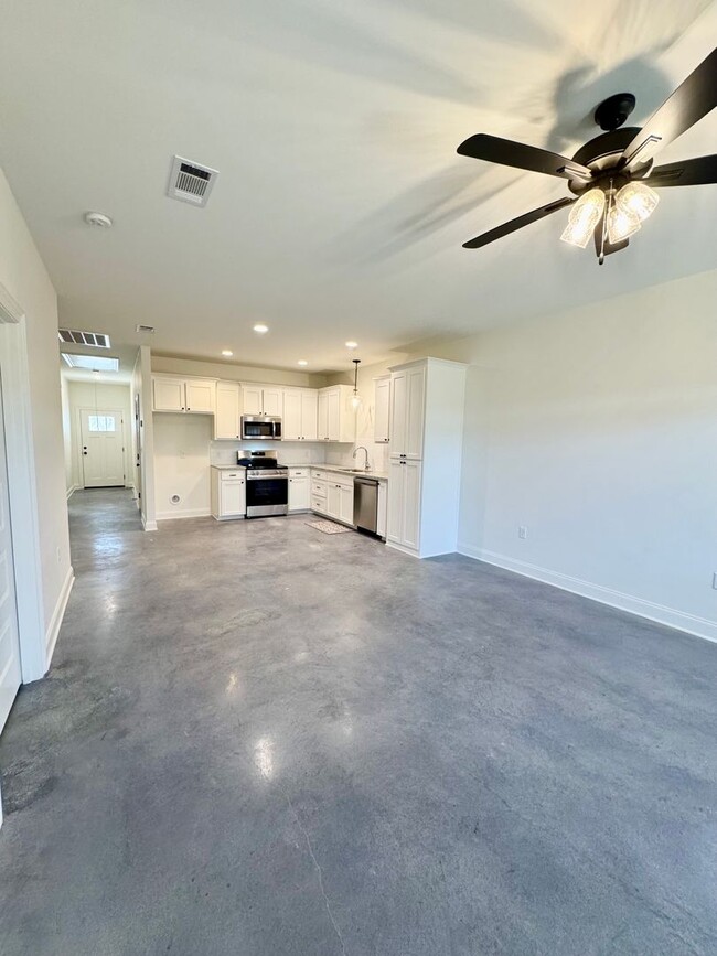 Foto del edificio - 2BD/2BA Townhome for Lease in Denham Sprin...